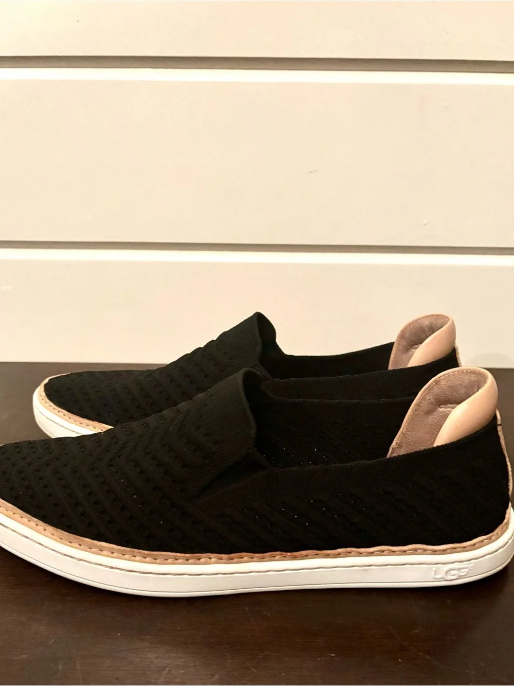 UGG womens size 8 Black + Tan Slip-On Loafer Sneakers